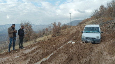 Siirt Eruh'a Bağlı Köy Yolu Vatandaşın Çilesi Oldu! Köye Giriş Çıkış Sağlanamıyor