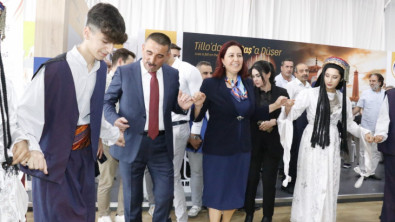 Siirt Tanıtım Günleri Açılış Töreni Düzenlendi! Vali Hacıbektaşoğlu Davul Zurna Eşliğinde Halay Çekti!
