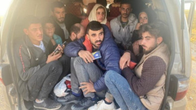 Siirt'te 45 Kaçak Göçmen ile Kaçmaya Çalışan 2 Organizatör Yakalandı