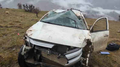 Siirt'te araç şarampole yuvarlandı: 3 yaralı