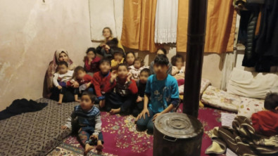 Siirt'te Aynı Evde Kalan 27 Çocuklu 5 Depremzede Aile Yardım Bekliyor!