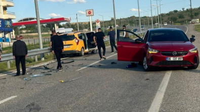 Siirt'te Direksiyon Eğitiminde Kaza! Aday Sürücü İle Ticari Taksi Çarpıştı: 1 Yaralı