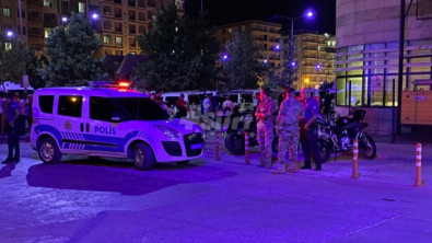 Siirt'te Hastane Önünde Büyük Kavga: 10 Yaralı