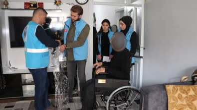 Siirt'te ihtiyaç sahibi ailelerin akülü tekerlekli sandalye isteği yerine getirildi