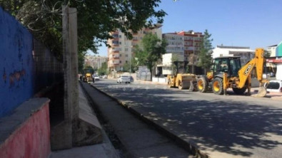 Siirt'te Jandarmanın Önündeki Beton Bloklar Geriye Çekildi