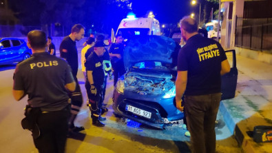 Siirt'te Kontrolden Çıkan Araç Kaldırıma Çarparak Durabildi: 1 Yaralı