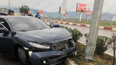 Siirt'te kontrolden çıkan otomobil orta refüje çıktı: 2 yaralı