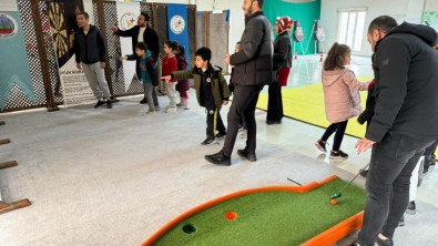 Siirt'te Öğrenciler Belediyenin Spor Tesisinde Eğlenceli Vakit Geçiriyor 