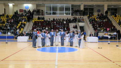 Siirt'te öğrenciler halk oyunları yarışmasında hünerlerini sergiledi