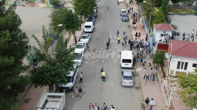 Siirt'te okul çevrelerinde dron ve narkotik köpeklerle polis denetimi