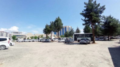 Siirt'te Otopark Alanı Olarak Kullanılan Eski KYK Binası alanı Kapatıldı! Yurt İnşaatına Başlanacak