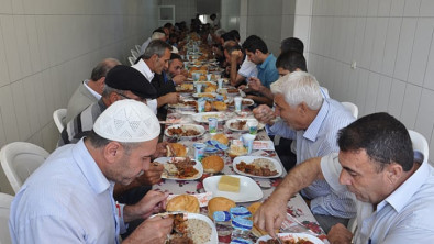 Siirt'te Taziye Yemekleri Yasaklanmalı! Taziye Sahipleri Acılarını mı Yaşayacak Yoksa İnsanlara Yemek mi Yetiştirecek!