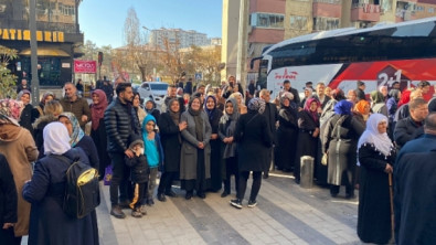 Siirt'te Umre Yolcuları Dualarla Uğurlandı