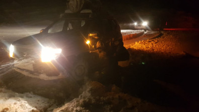 Siirt'te Yoğun Kar Yağışı! Korucular Karda Mahsur Kaldı