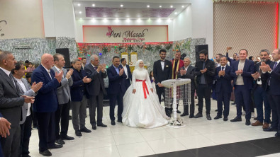 Siirt'teki Düğüne Siyaset, Bürokrasi ve İş Dünyasından Çok Sayıda İsim Katıldı