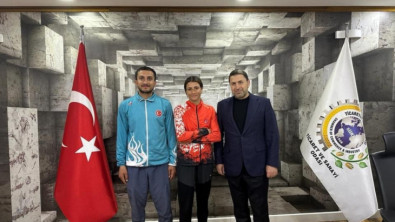 Siirt TSO Başkanı Güven Kuzu, Milli Sporcu Pınar Gülseren'i Ödüllendirdi