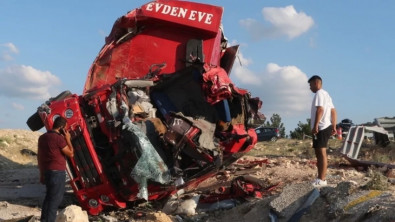 Siirtli Aile Mersin'de Kaza Yaptı: 4 Kişi Hayatını Kaybetti