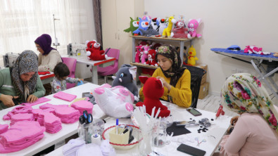 Siirtli Kadınlar Depremzede Çocuklar İçin Üretime Devam Ediyor