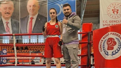 Siirtli Kız Boksör Yarı Finale Yükseldi! Karşılaşma TRT Spor Yıldız Kanalından Canlı Yayınlanıyor