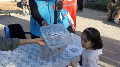 Siirtli Minik Çocuk Biriktirdiği Parayı Filistinli Çocuklara Bağışladı!