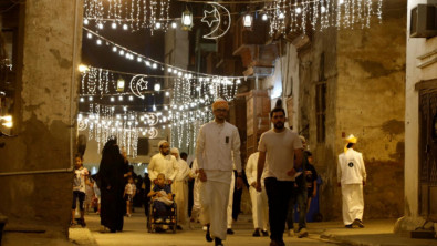 Suudi Arabistan Ramazan'a Tuhaf Giriyor! İftar Çadırı Yasak, Çocuklar Teravihe Gelmesin