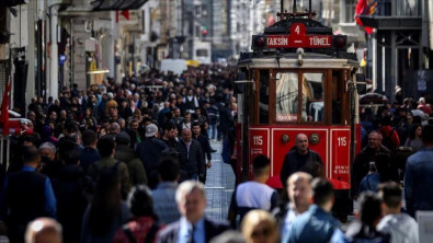 TÜİK en kalabalık ilçeleri açıkladı: İstanbul'un bir ilçesinin nüfusu 57 şehri geride bıraktı