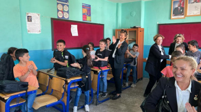 Türk Anneler Derneği'nden Siirt'teki Köy Okullarına Kırtasiye ve Spor Malzemesi Hediyesi
