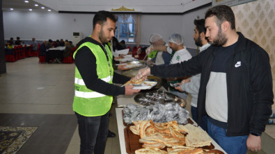 Umut Kervanı'ndan Ramazan ayı boyunca depremzedeler iftar yemeği
