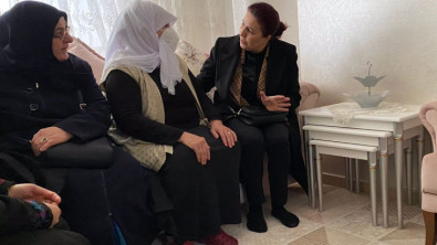 Vali Hacıbektaşoğlu'nun Eşinden Depremzedelere Ziyaret